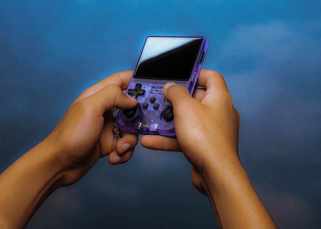 The Best Travel-Ready Games for Flights, Trains, and Long Layovers